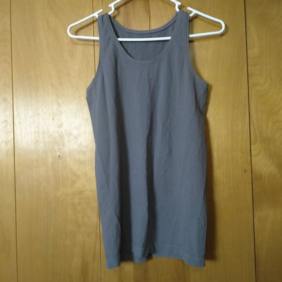 Lot of 6 Women's Medium Short Sleeve Shirt Tanks Activewear Athletic (L80) - Picture 3 of 7